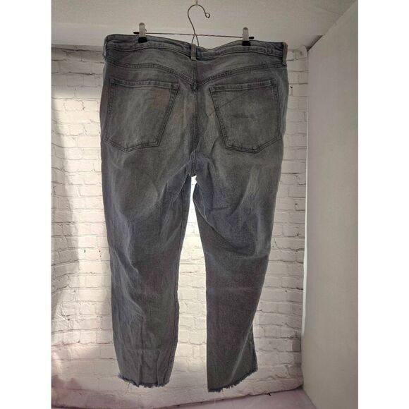 Old Navy OG Straight Women's Size 18 Light Blue Distressed Cut Off Jeans - Picture 3 of 6